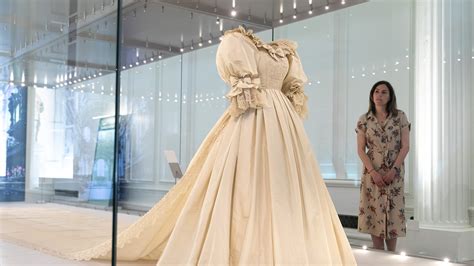 Princess Diana's 1981 wedding dress displayed at London Exhibit