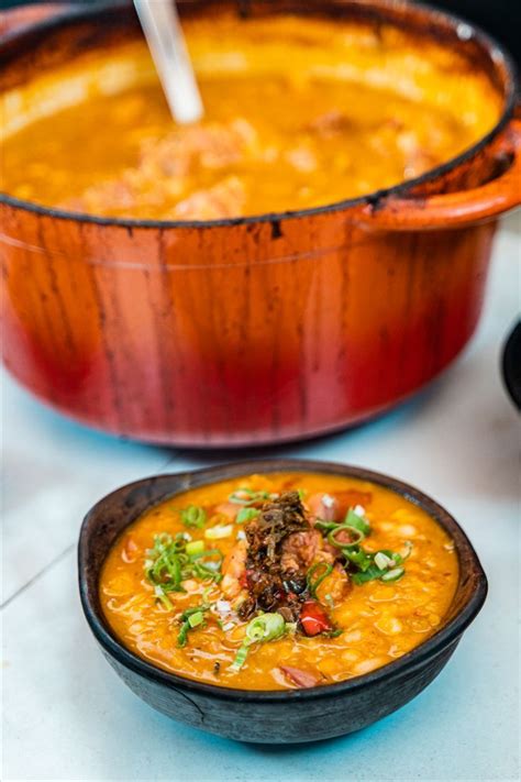 El Locro es un guiso preparado a base de porotos, diferentes cortes de cerdo y vacuno, zapallo ...