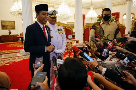 Indonesia president supports plan to scale back troops in restive Papua