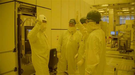 Intel lights up Irish 4nm EUV scanner ...