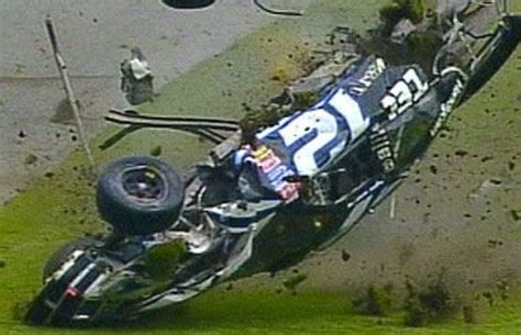 Ryan Newman flipping over in the 2003 Daytona 500. | Nascar race cars ...