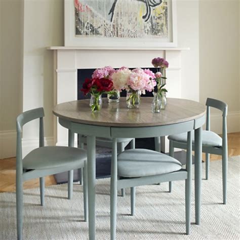STYLEBEAT: DINING IN THE ROUND