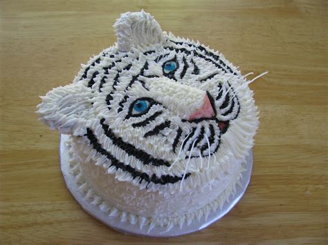 White Tiger | Tiger cake, Animal cakes, Easy cake decorating