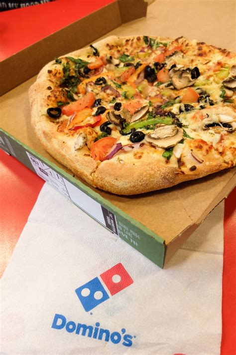 Domino's Brooklyn Style vs. Hand Tossed: What's the Difference?