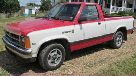 1987 Dodge Dakota pickup truck in Fulton, MO | Item C2267 sold | Purple Wave