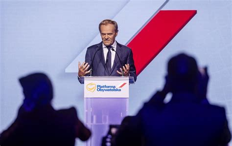 Veteran Tusk Returns to Battle for Poland’s European Future - Bloomberg