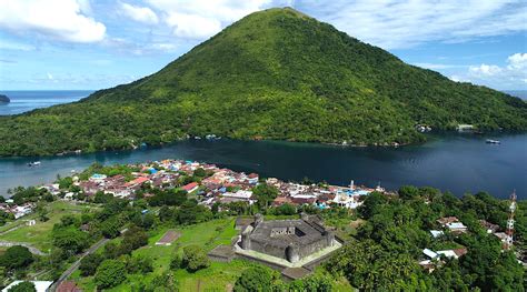 Banda Neira, Destinasi Wisata Maluku Sedang Dilirik UNESCO – Menit.co.id