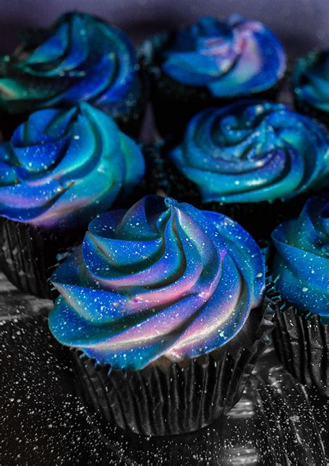 I Was Asked To Make A Galaxy Themed Cake And Cupcakes For A Wedding ...