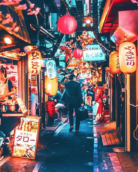 Busy Japanese Street by @yako_flpr3 | Japan photography, Japan street, Aesthetic japan