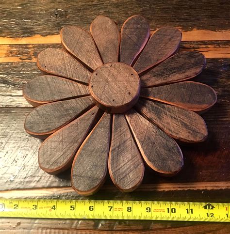 Reclaimed old growth rough sawn barnwood flower | Etsy | Wooden flowers, Barn wood, Woodworking ...