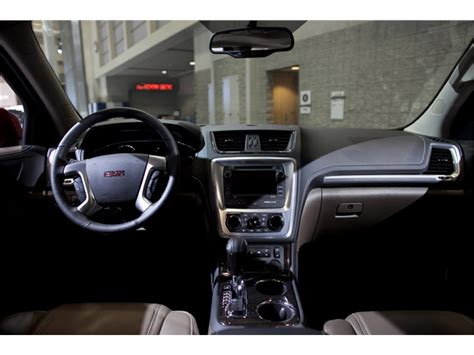 2014 GMC Acadia: 42 Interior Photos | U.S. News