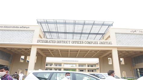 Farmers And ANMs Rocked Jagtial District Collectorate | INDToday