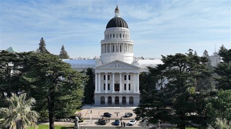 California Senate advances bill to expedite transmission projects, modernize electricity grid