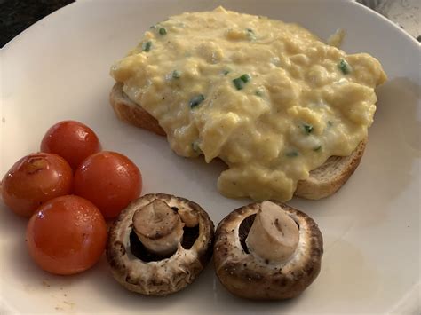 First crack at scrambled eggs, Gordon Ramsay style : r/bingingwithbabish