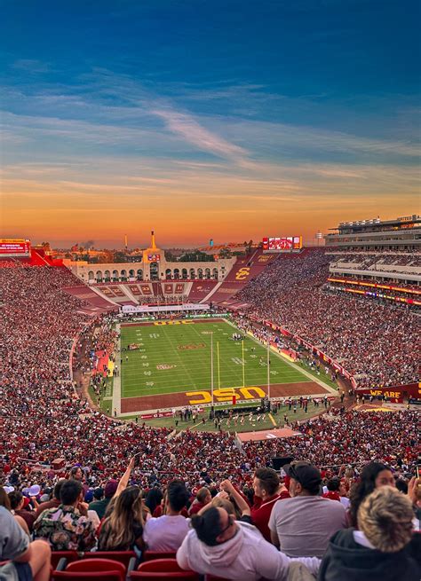 Coliseum on Saturday - USC vs UW : r/LosAngeles