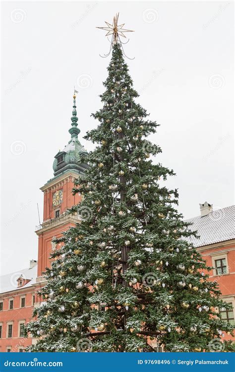 Christmas Tree in Warsaw, Poland. Stock Photo - Image of facade, roof ...