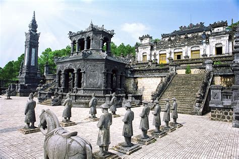 Tombeau de Khai Dinh à Hué - un roi de la dynastie des Nguyen | Balade en bateau, Hue vietnam