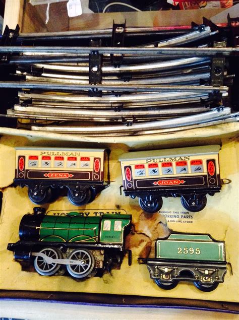 Hornby Clockwork Vintage Train Set | Vintage train, Model train layouts, Train set