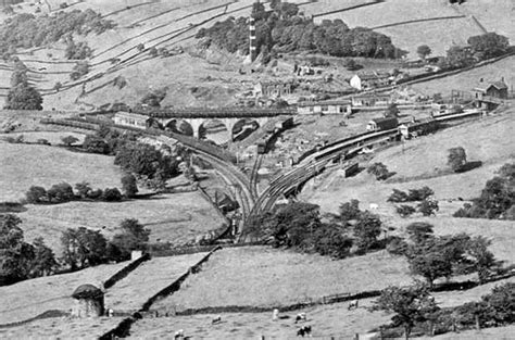 Disused Stations: Queensbury Station