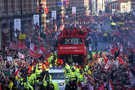 PICTURE: Manchester United fans celebrating during trophy parade