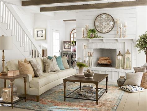 French Country Farmhouse Living Room Decor | www.cintronbeveragegroup.com