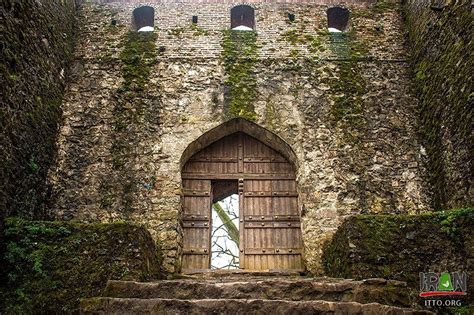 PHOTO: Rudkhan Castle (Ghaleh Roodkhan) near Fooman (Mohammad Ranjbar) - Iran Travel and Tourism