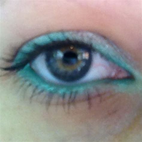 Teal eyeliner - I wish I was brave enough to wear this | Teal eyes, Teal eyeliner, Day makeup