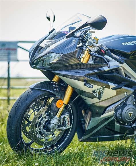 Triumph Daytona 765 Moto2 Limited Edition Review | MCNews