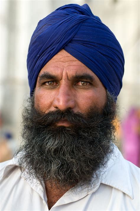 Sikh | Sikh man at the Golden Temple in Amritsar | INDIA | Pinterest ...