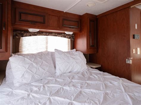 2013 FOREST RIVER SUNSEEKER 3170DSF - Good Sam RV Rentals