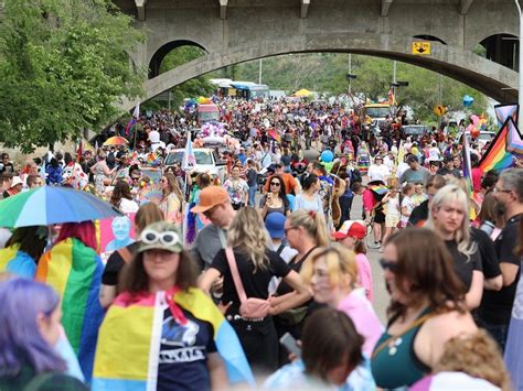 Saskatoon célèbre la joie queer avec un défilé de la fierté arc-en-ciel - Les Actualites