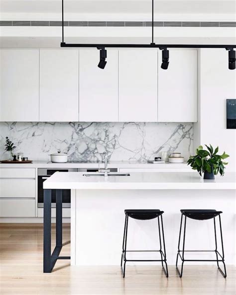 14 White Marble Kitchen Backsplash Ideas You'll Love