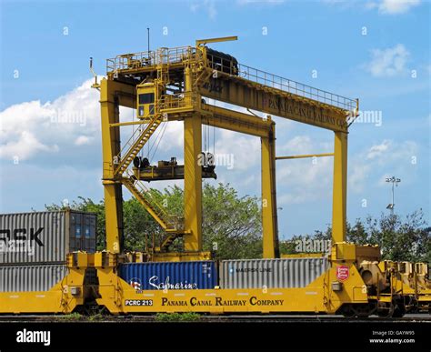 Large shipping container crane Stock Photo - Alamy