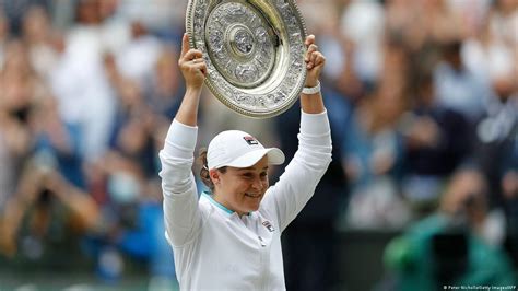 Australian Ashleigh Barty wins 2021 Wimbledon title – DW – 07/10/2021