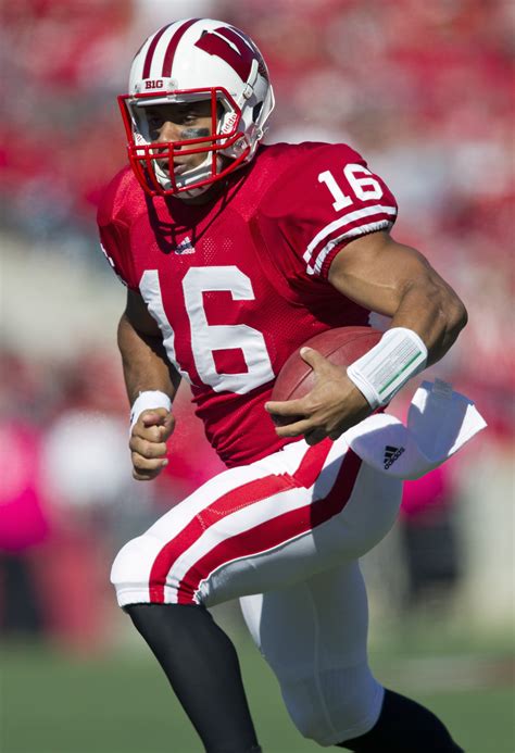 Russell Wilson was a dual threat quarterback for the Badgers | Wisconsin football, College ...