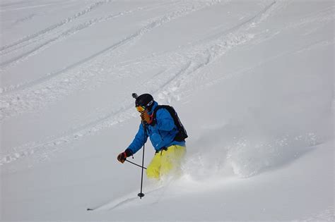 Deep Powder Skiing Tips – How to Ski Powder Snow