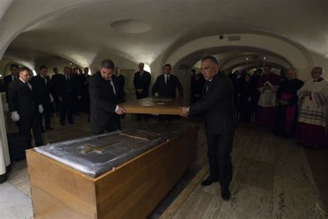 Pope Benedict XVI's tomb in the Vatican is open to the public now ...