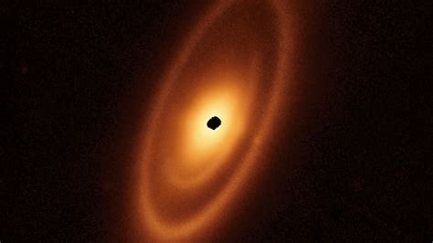 NASA's James Webb Space Telescope spies debris belts around Fomalhaut ...