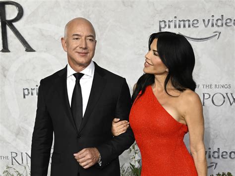 Jeff Bezos fiancée Lauren Sánchez sued by yoga instructor over children ...