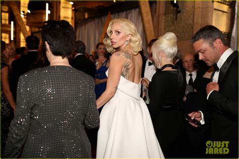 Lady Gaga Kisses Fiance Taylor Kinney at Oscars 2016: Photo 3592230 ...