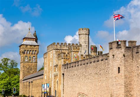 The Ultimate Guide To Visiting Cardiff Castle | CuddlyNest