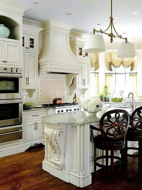 White French kitchen | Country kitchen designs, French country kitchens, French country kitchen ...