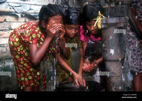 Children in the slums of Dhaka Bangladesh Stock Photo - Alamy