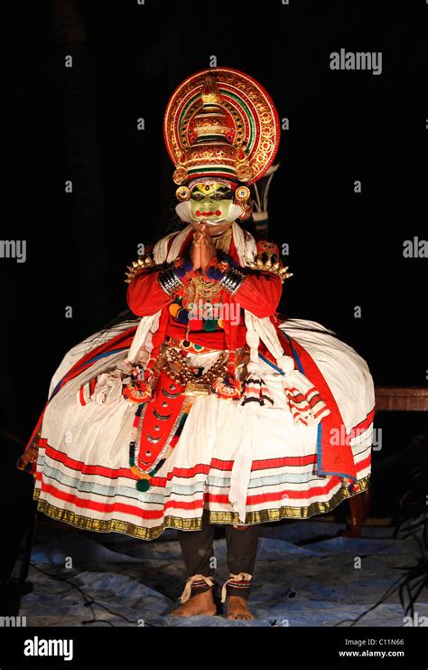 Kathakali dance, Pachcha or Pacha character, Kerala, southern India, Asia Stock Photo - Alamy