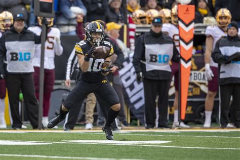 Iowa football team up to No. 17 in latest College Football Playoff ...