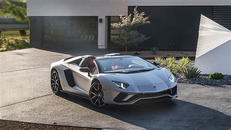 APERTUS Aviation- Lamborghini Aventador Roadster