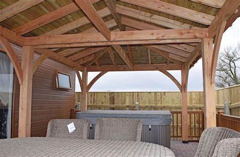 Caistor Lakes Lodges Fishing Lakes in Lincolnshire have hot tub lodges sleeping 4