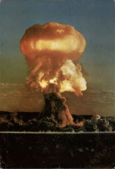 Nuclear Blast Mushroom Cloud | Mushroom cloud, Clouds, Nuclear