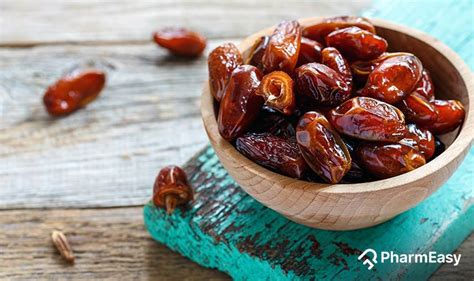 Eating Fresh Dates