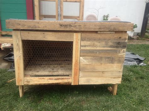 Rabbit Hutch Built From Pallets | This rabbit hutch was buil… | Flickr